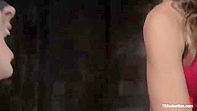 Kelly In Latex – Kink